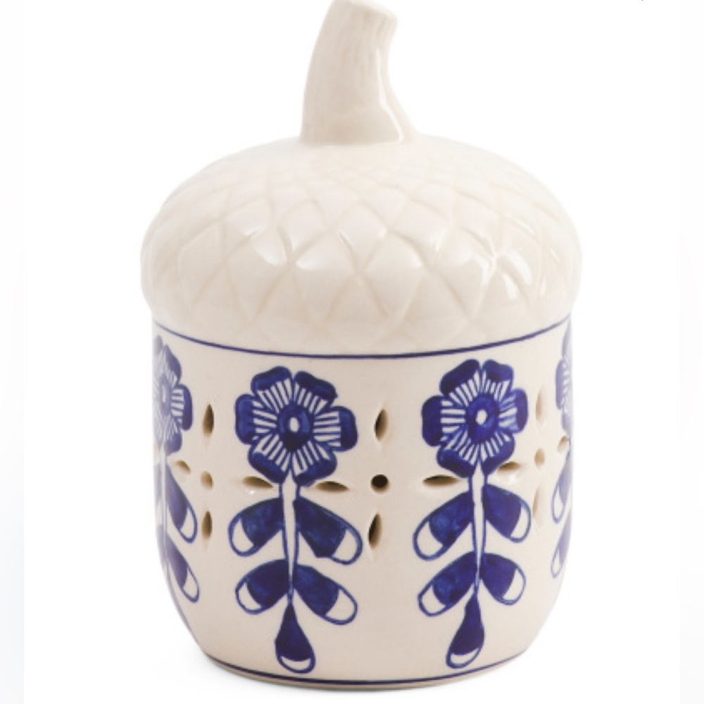 New! WELLESLEY MANOR Blu Floral Glazed Ceramic Acorn Limited Edition